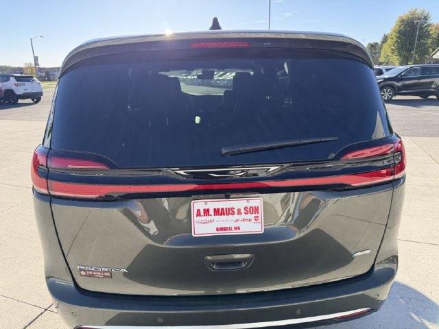 2027 Chrysler Pacifica Select AWD