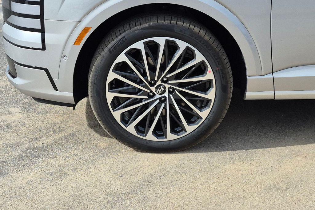 New 2026 Silver Metallic HYUNDAI Calligraphy FWD image 12