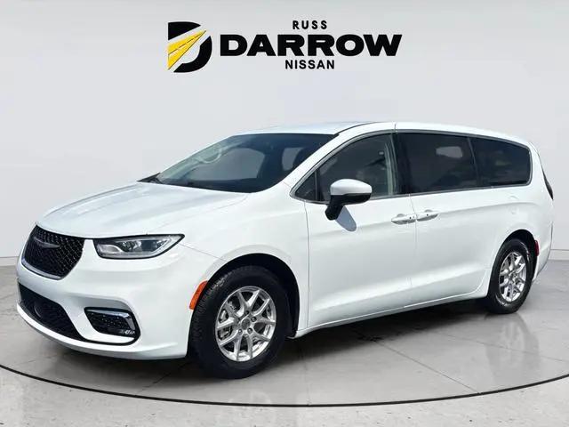 2023 Chrysler Pacifica Touring L for sale in Milwaukee, WI