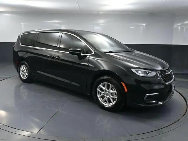 2023 Chrysler Pacifica Touring for sale in St Cloud, MN