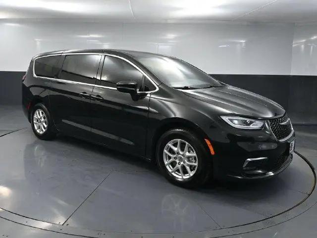 2023 Chrysler Pacifica Touring for sale in St Cloud, MN