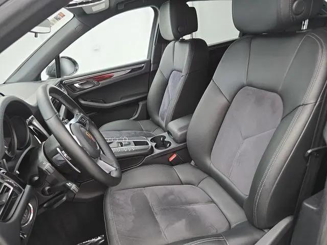 2020 Porsche Macan Macan