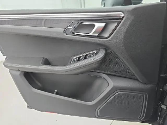 2020 Porsche Macan Macan