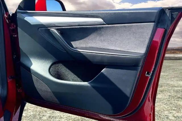 2024 Tesla Model Y Long Range Dual Motor All-Wheel Drive