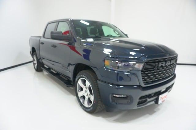 2026 RAM 1500 Express Crew Cab 4x2 57 Box