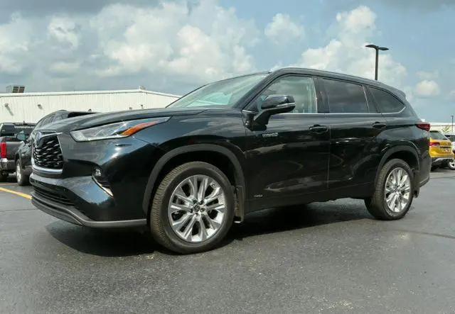 2021 Toyota Highlander Hybrid Limited for sale in Rochester Hills, MI