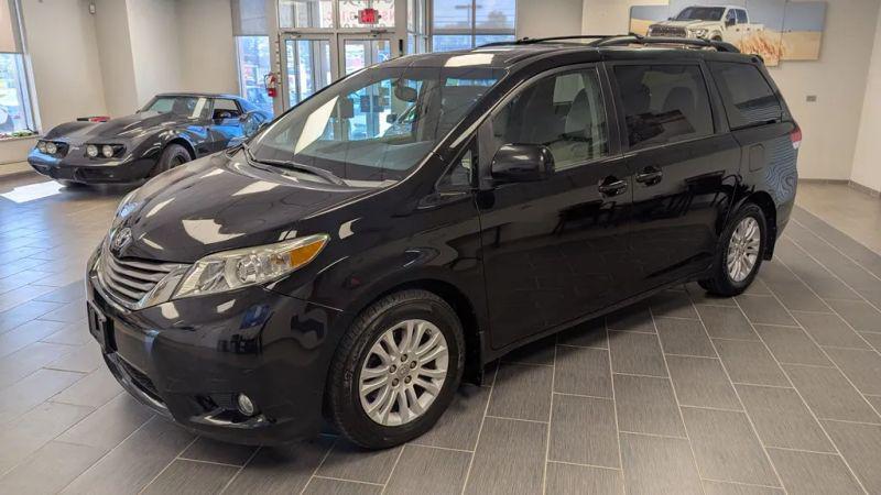 2014 Toyota Sienna XLE V6 8 Passenger for sale in Twinsburg, OH