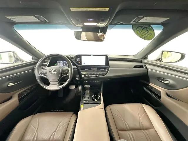 2025 Lexus ES 300h Luxury