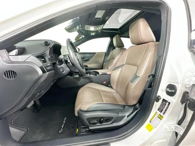 2025 Lexus ES 300h Luxury