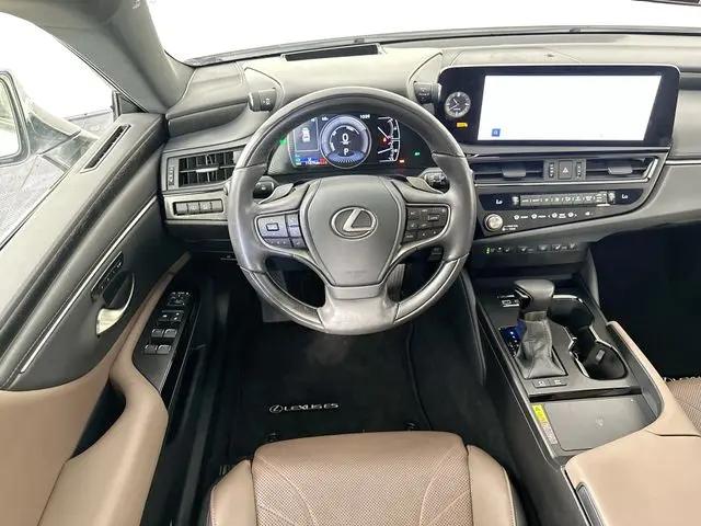 2025 Lexus ES 300h Luxury