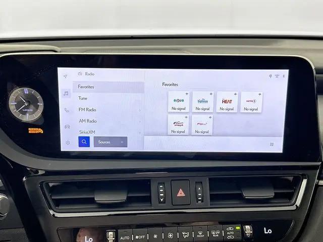 2025 Lexus ES 300h Luxury