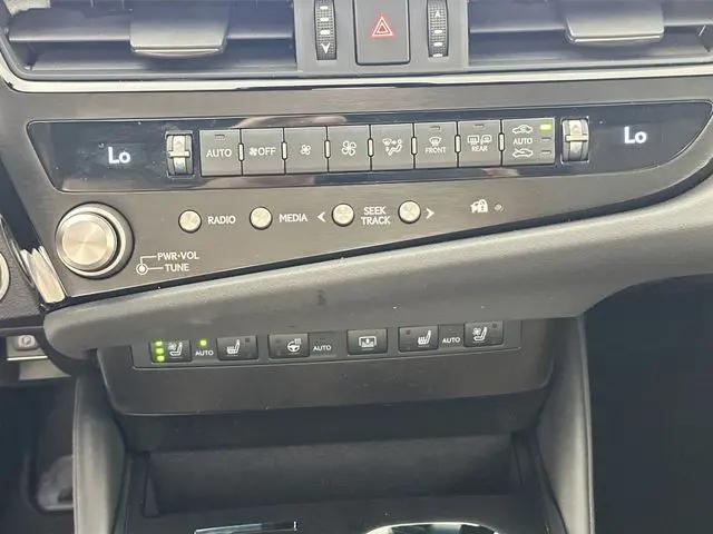 2025 Lexus ES 300h Luxury