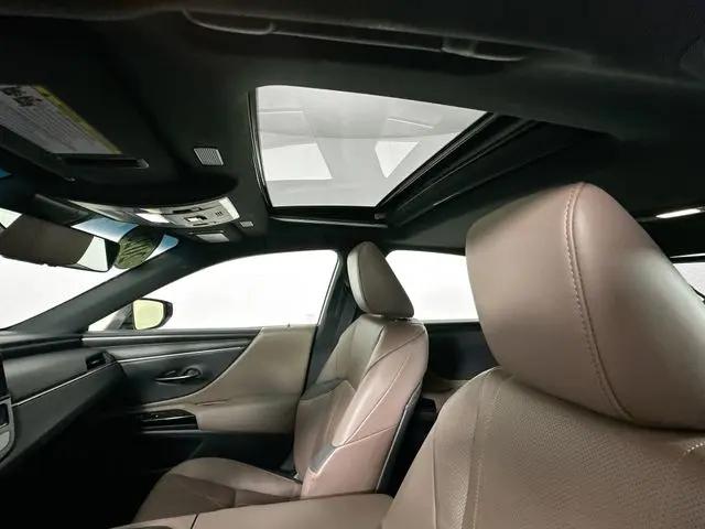2025 Lexus ES 300h Luxury