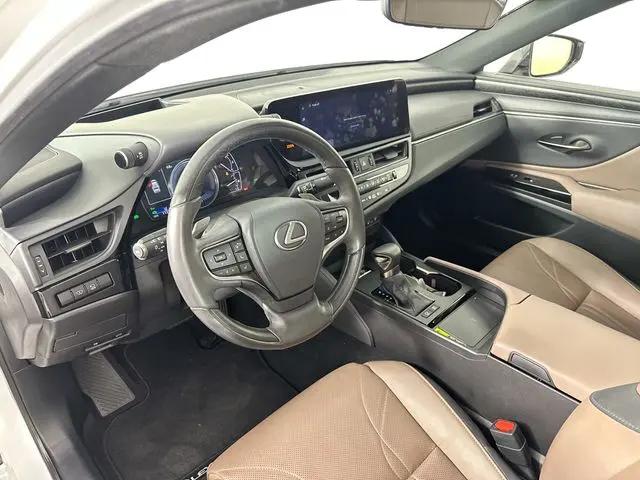 2025 Lexus ES 300h Luxury
