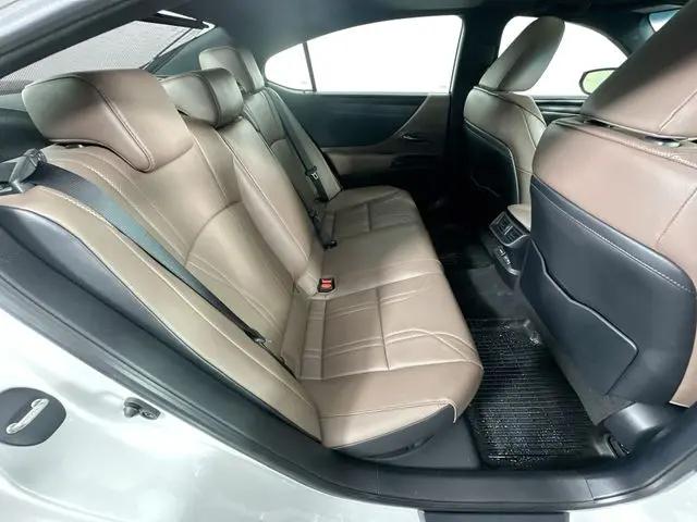 2025 Lexus ES 300h Luxury