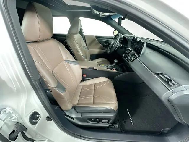 2025 Lexus ES 300h Luxury