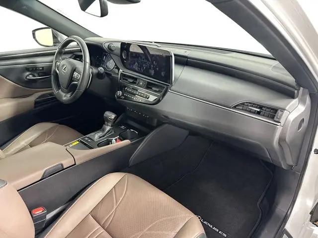 2025 Lexus ES 300h Luxury