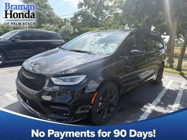 2025 Chrysler Pacifica Limited for sale in Greenacres, FL