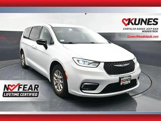 2024 Chrysler Pacifica Touring L for sale in Woodstock, IL