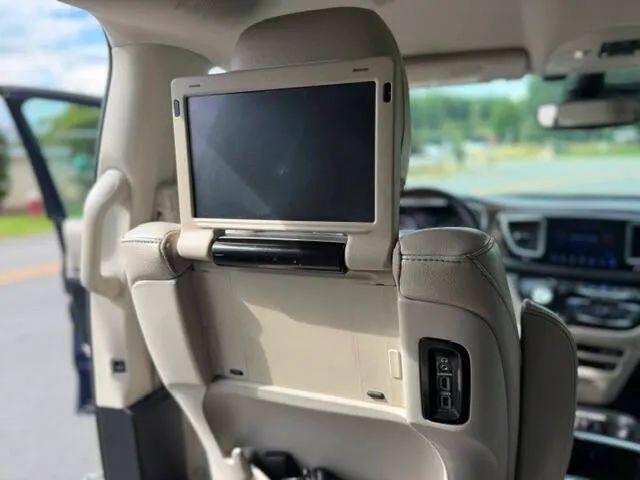 2017 Chrysler Pacifica Touring-L Plus