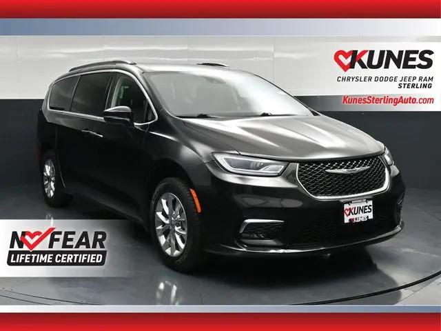 2022 Chrysler Pacifica Touring L AWD for sale in Sterling, IL