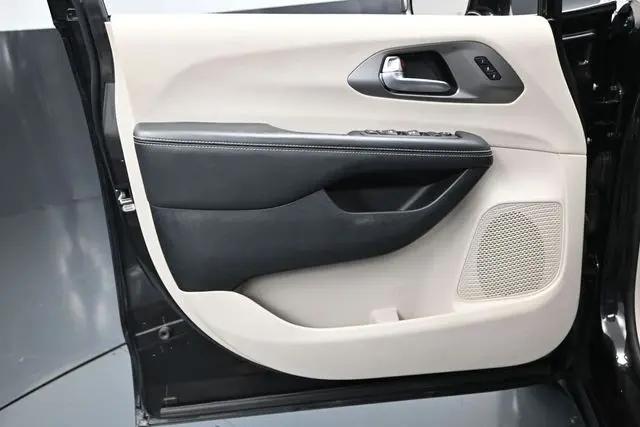 2022 Chrysler Pacifica Touring L AWD