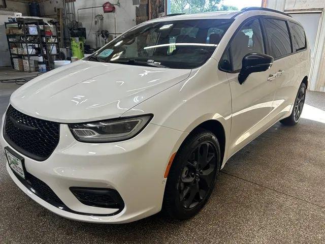 2023 Chrysler Pacifica Limited AWD