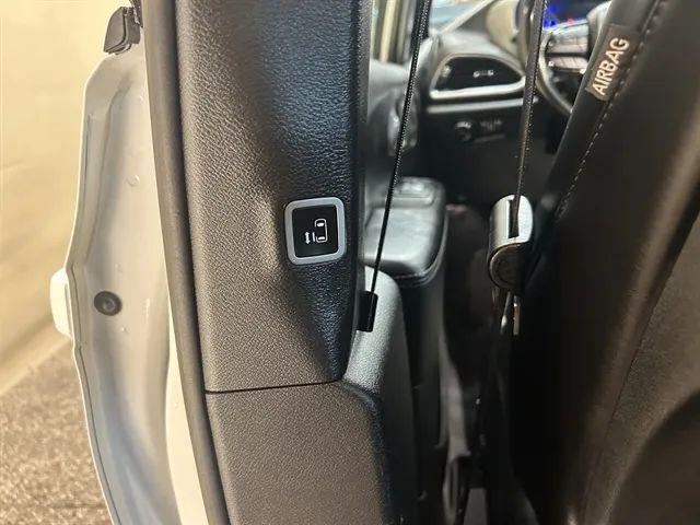 2023 Chrysler Pacifica Limited AWD