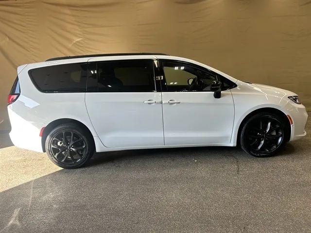 2023 Chrysler Pacifica Limited AWD