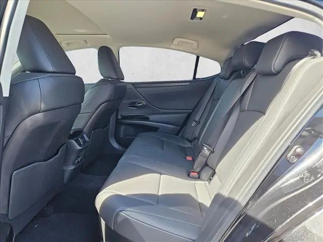 2025 Lexus ES 300h ES 300h