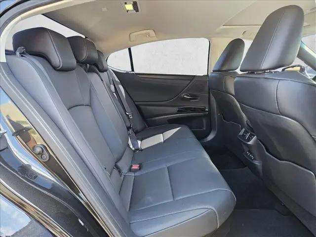 2025 Lexus ES 300h ES 300h