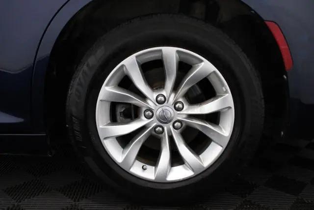 2016 Chrysler 300 Limited