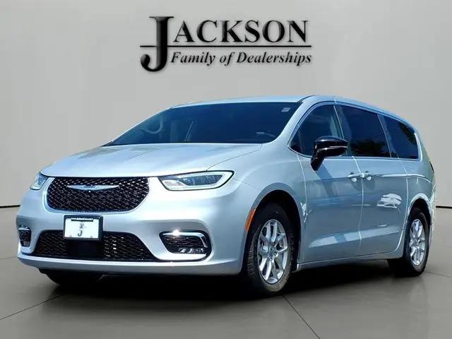 2024 Chrysler Pacifica Touring L for sale in Sullivan, IL
