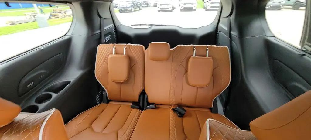 2025 Chrysler Pacifica Pinnacle AWD
