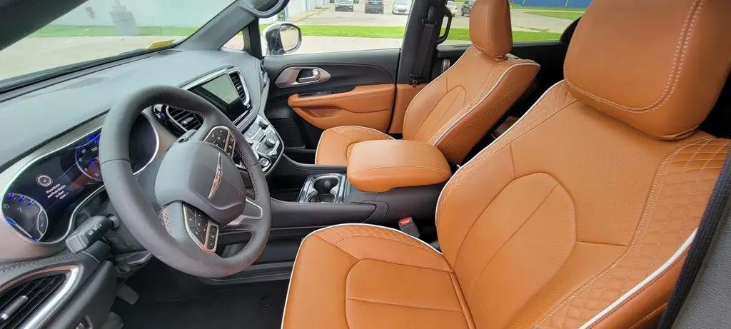 2025 Chrysler Pacifica Pinnacle AWD