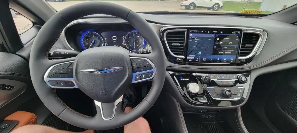 2025 Chrysler Pacifica Pinnacle AWD