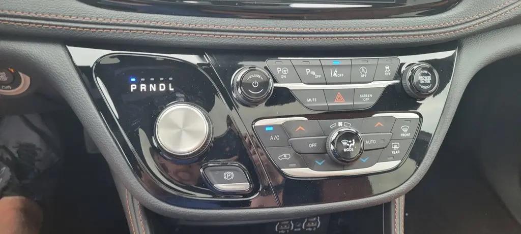 2025 Chrysler Pacifica Pinnacle AWD