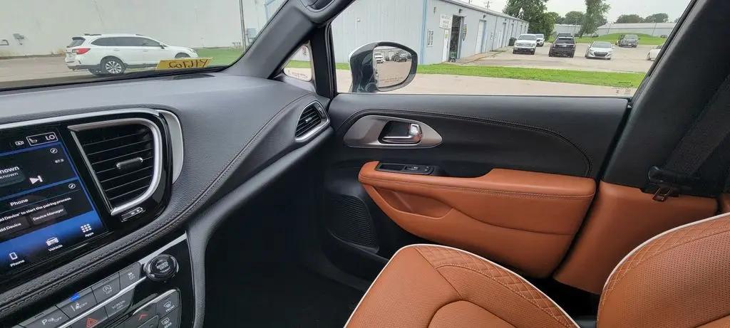 2025 Chrysler Pacifica Pinnacle AWD