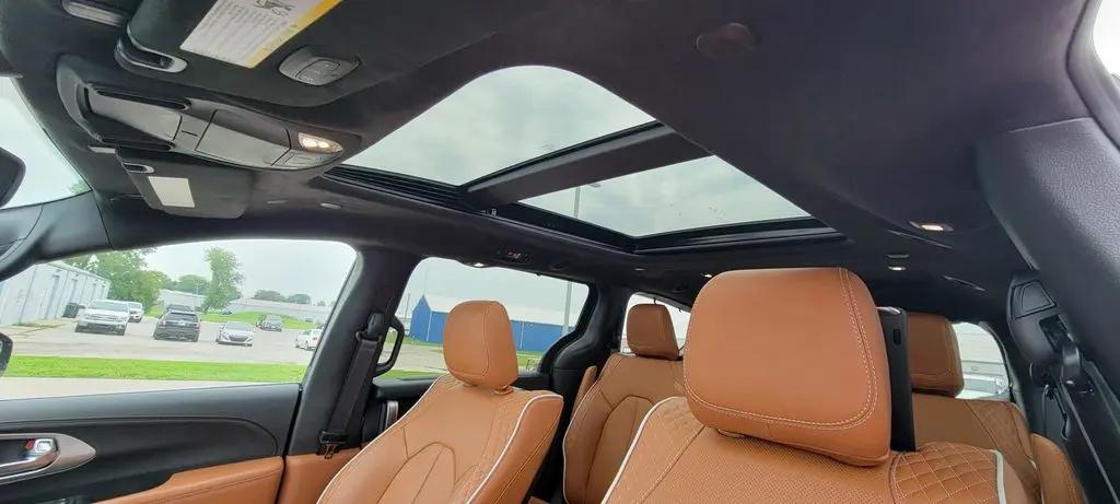 2025 Chrysler Pacifica Pinnacle AWD