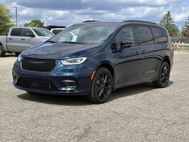 2023 Chrysler Pacifica Limited AWD for sale in Sterling Heights, MI