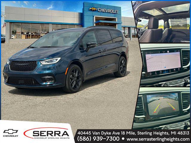 2023 Chrysler Pacifica Limited AWD for sale in Sterling Heights, MI