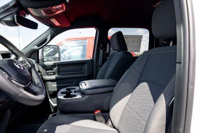 2026 Ram 3500 Tradesman Crew Cab 4x4 8 Box