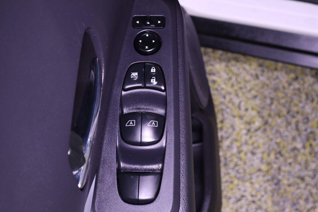 2024 Nissan Kicks SR - Photo 31