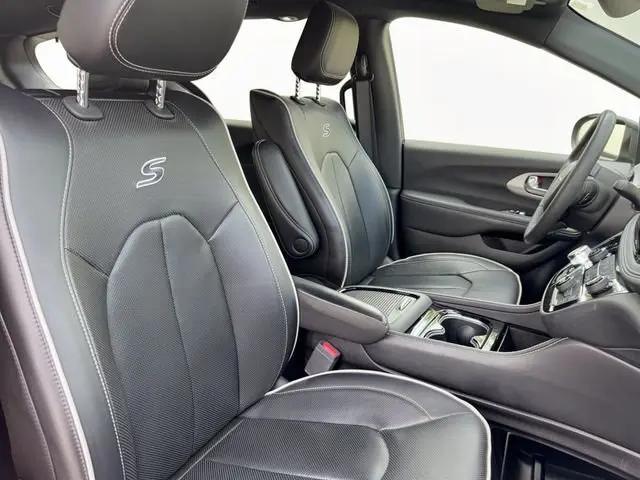 2023 Chrysler Pacifica Limited AWD