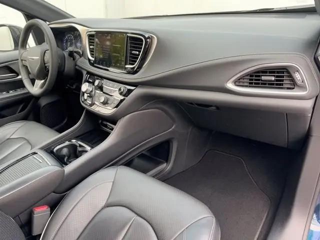 2023 Chrysler Pacifica Limited AWD