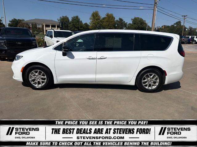 2025 Chrysler Pacifica Select