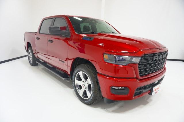 2026 RAM 1500 Express Crew Cab 4x2 57 Box