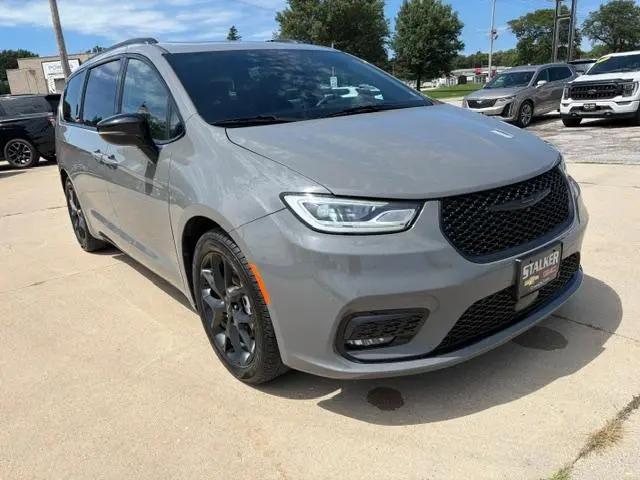 2025 Chrysler Pacifica Limited for sale in Creston, IA
