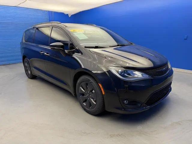 2020 Chrysler Pacifica Hybrid Limited for sale in Louisville, KY