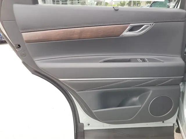 2027 Genesis GV80 2.5T Select